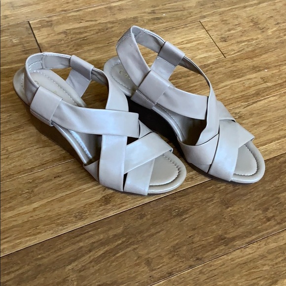 NEW COLE HAAN Strappy Sandals Tan 3” Heel sz 8 - Picture 2 of 6